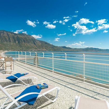 Апартаменты Seafront Penthouse Leo Каламата Экстерьер фото