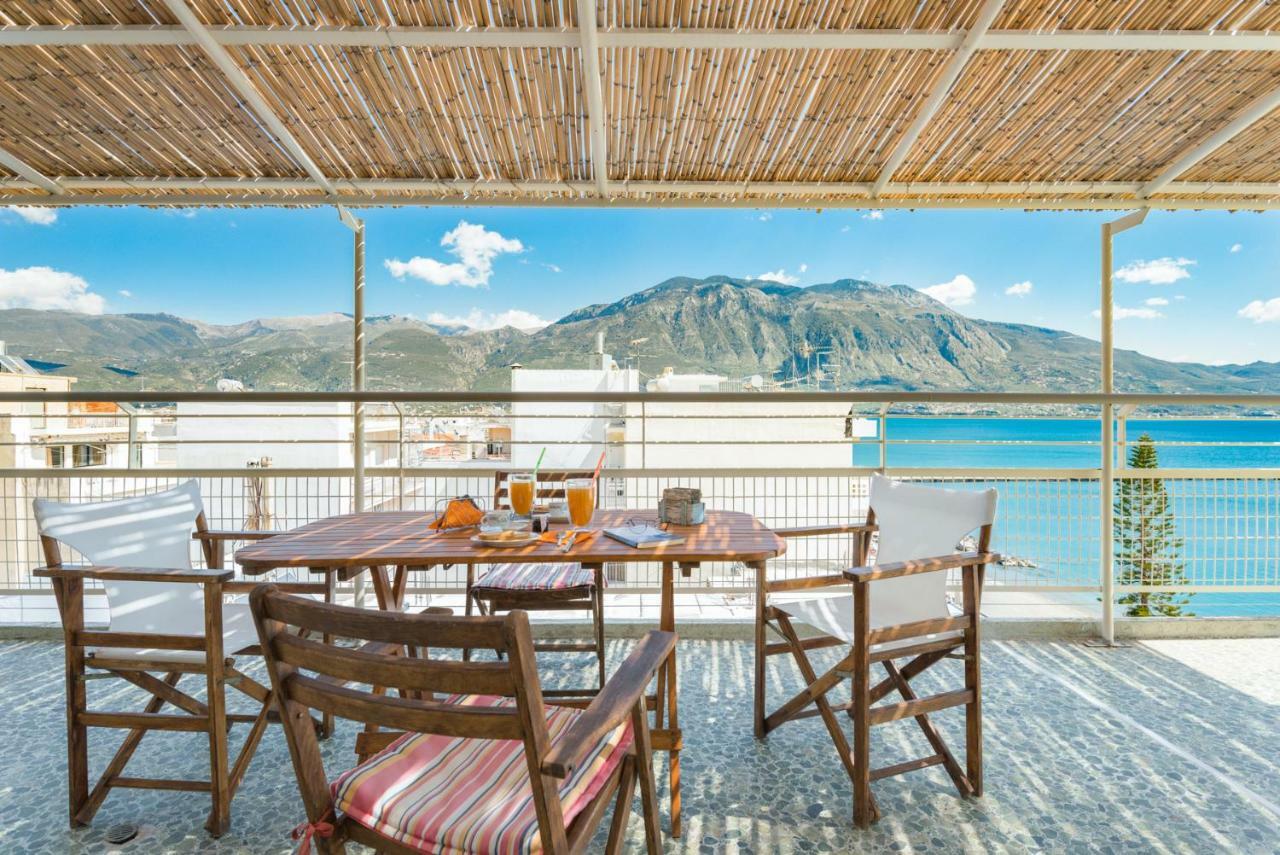 Апартаменты Seafront Penthouse Leo Каламата Экстерьер фото