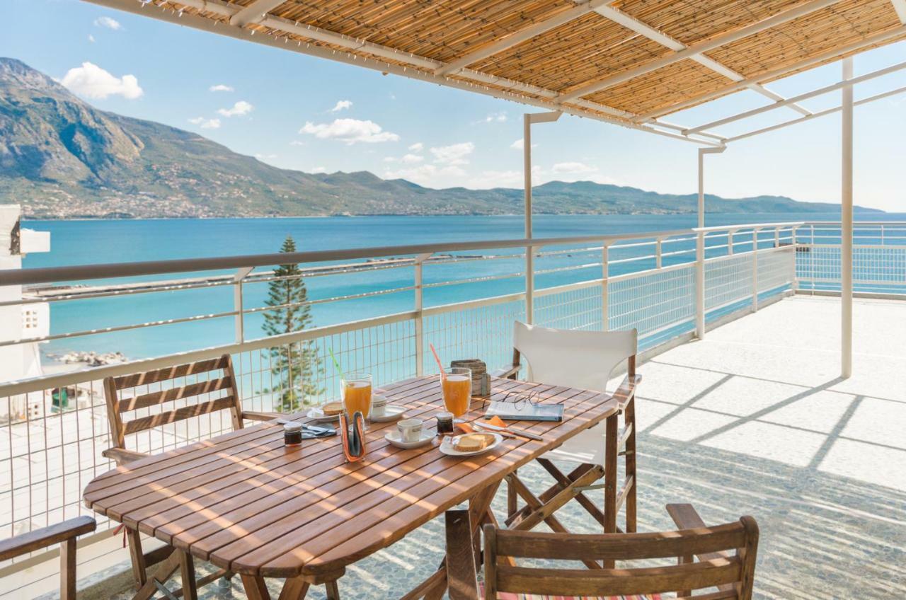 Апартаменты Seafront Penthouse Leo Каламата Экстерьер фото